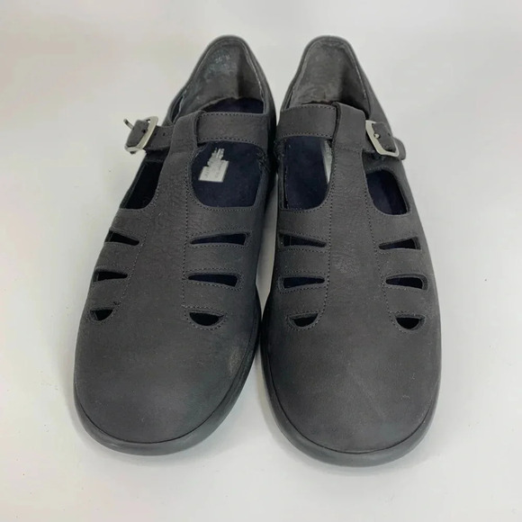 Munro side buckle t strap Nubuck fisherman flats - Picture 3 of 8